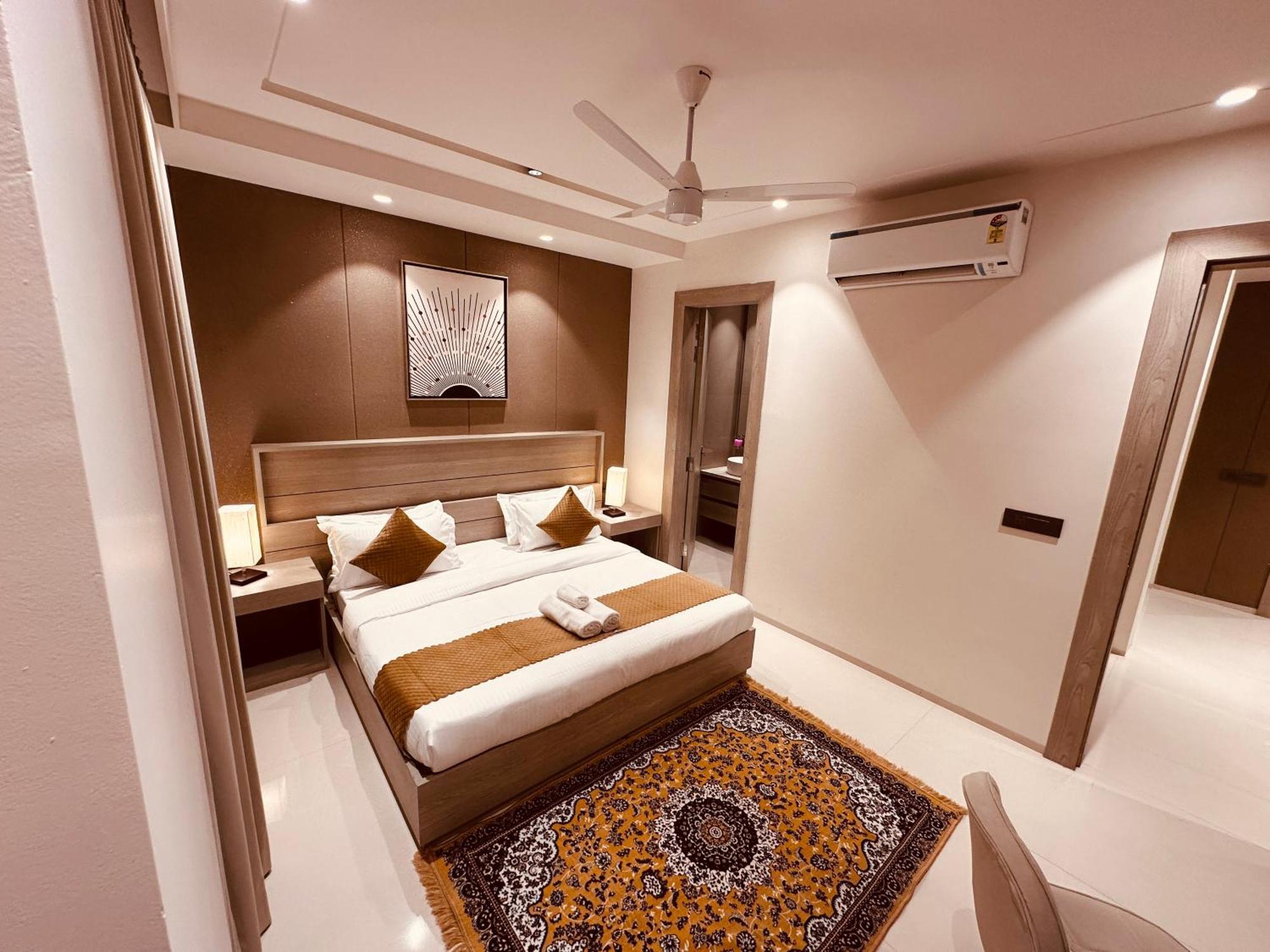 The Lodgers 2 Bhk Serviced Apartment Near Artemis Hospital Sector 57 Gurgaon - Nearest Metro Station Sector 54 Chowk 外观 照片