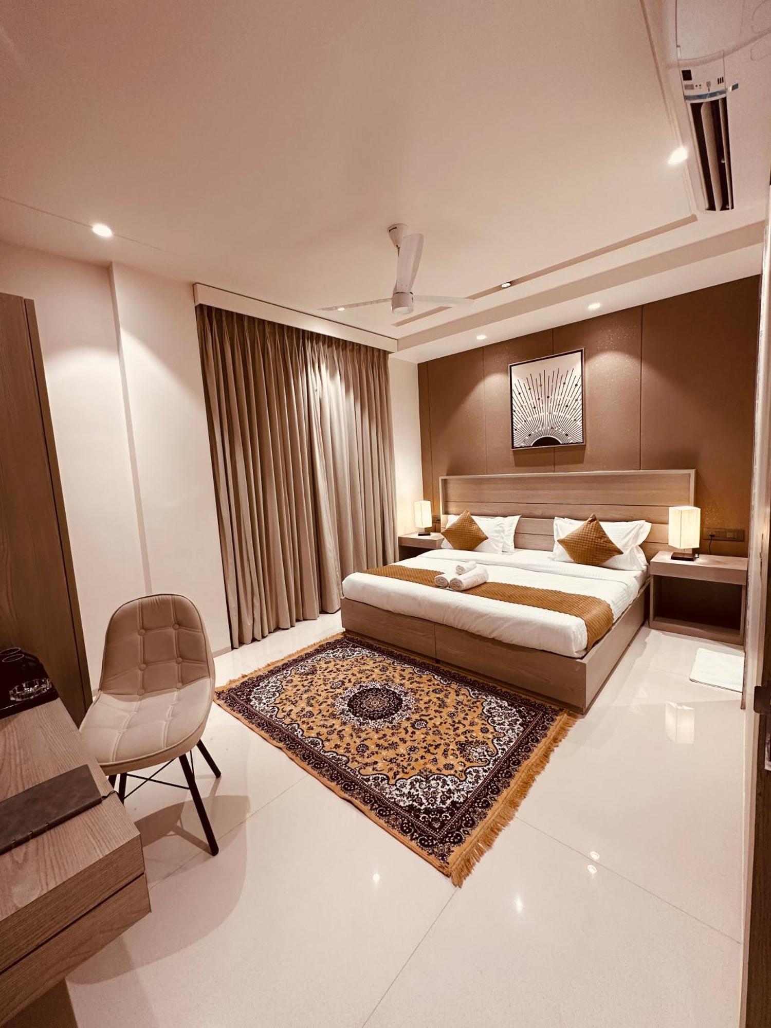 The Lodgers 2 Bhk Serviced Apartment Near Artemis Hospital Sector 57 Gurgaon - Nearest Metro Station Sector 54 Chowk 外观 照片